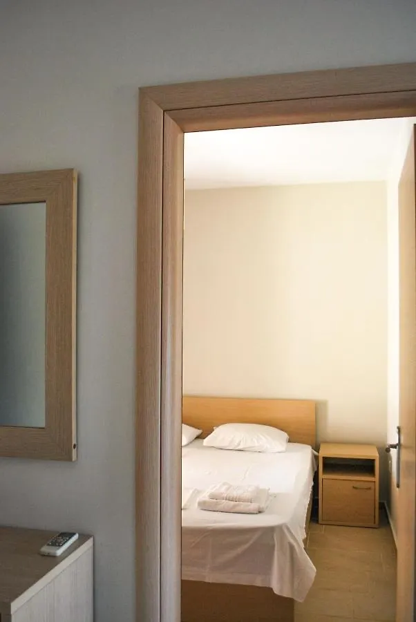Canal Luxury Apartments Nea Poteidaia Grecia